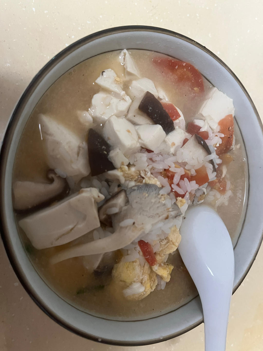 西红柿菌菇豆腐汤
