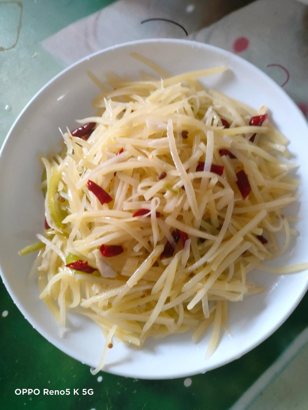 酸辣土豆丝（绝对清脆爽口，比外面卖的好吃，有诀窍！）