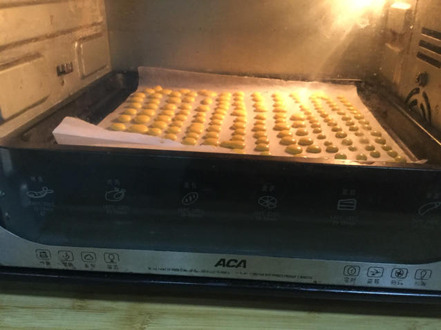 入口即化的无添加蛋黄溶豆