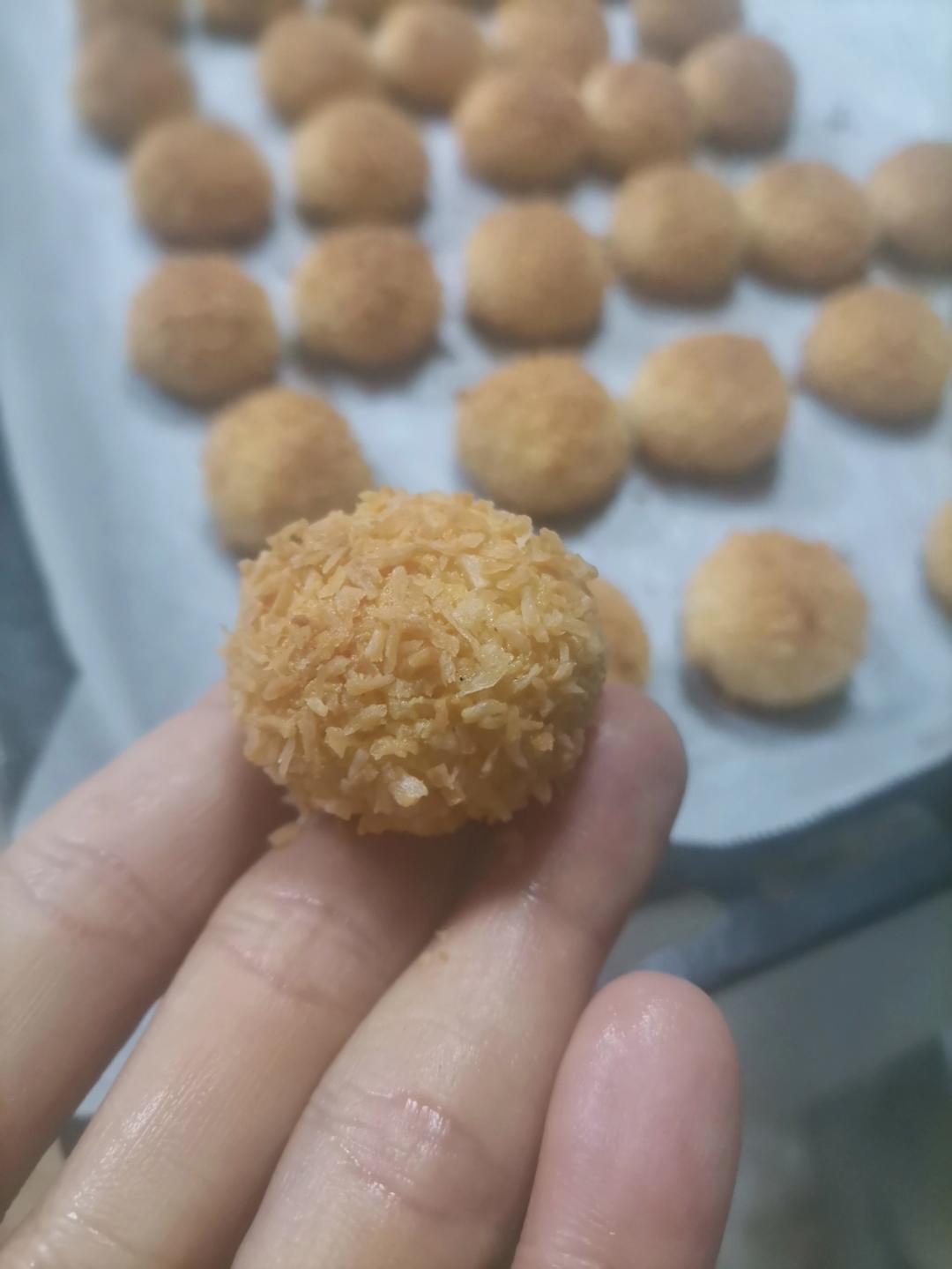 下午茶小点心：奶香椰蓉酥球