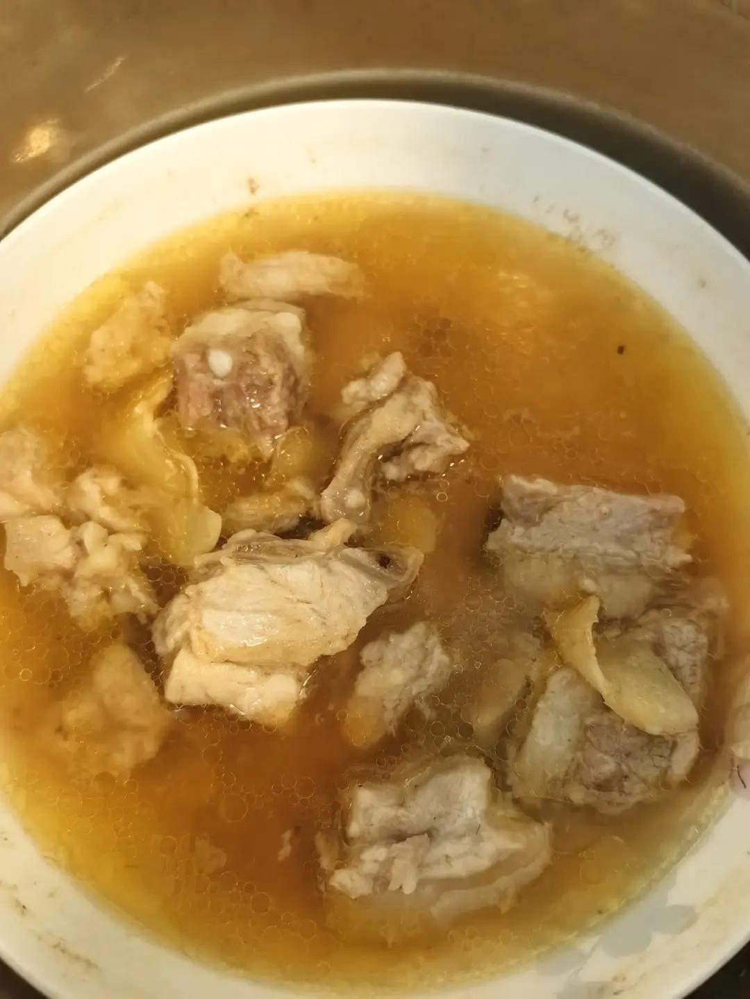 小朋友抢着吃简单且营养的清蒸排骨