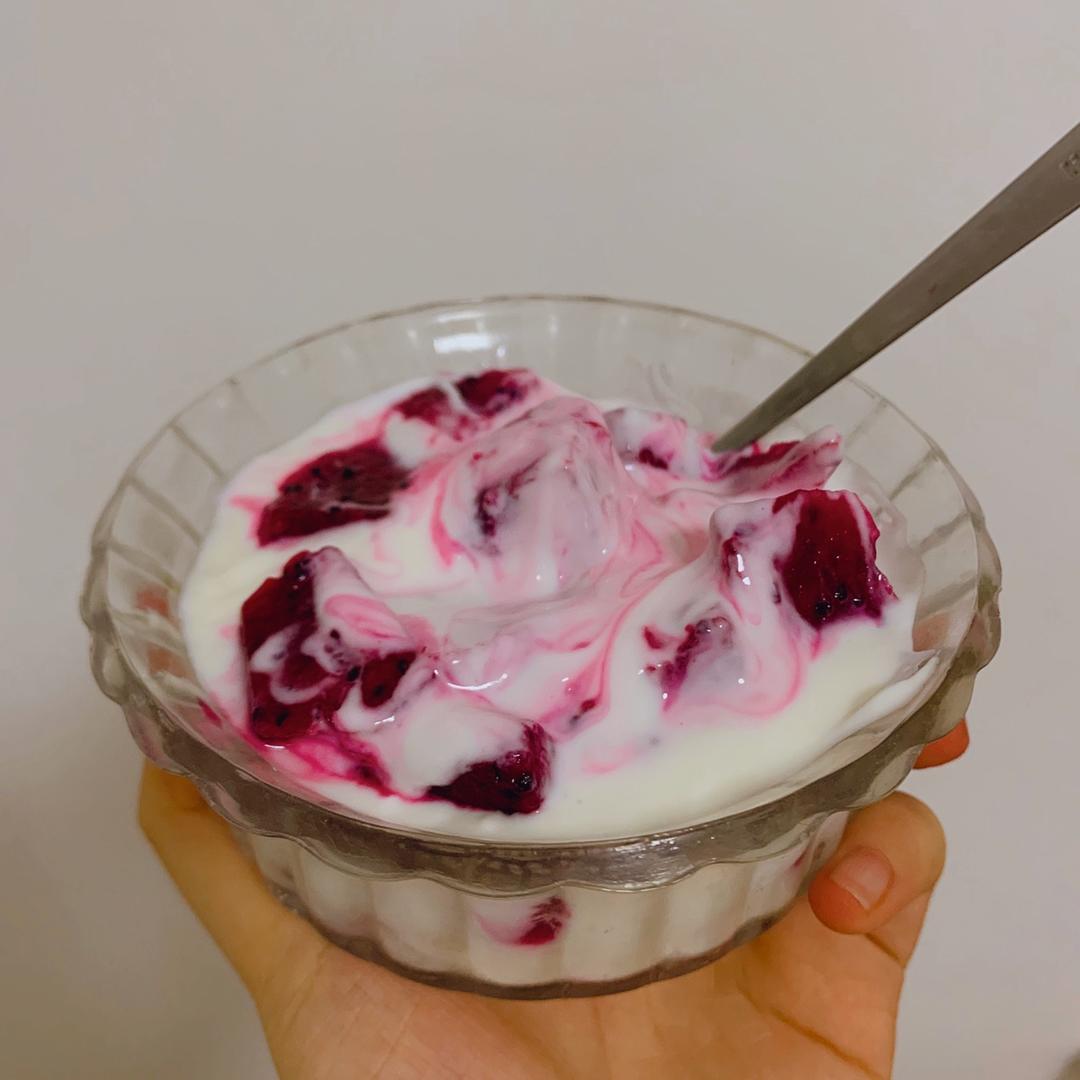 火龙果酸奶饮品