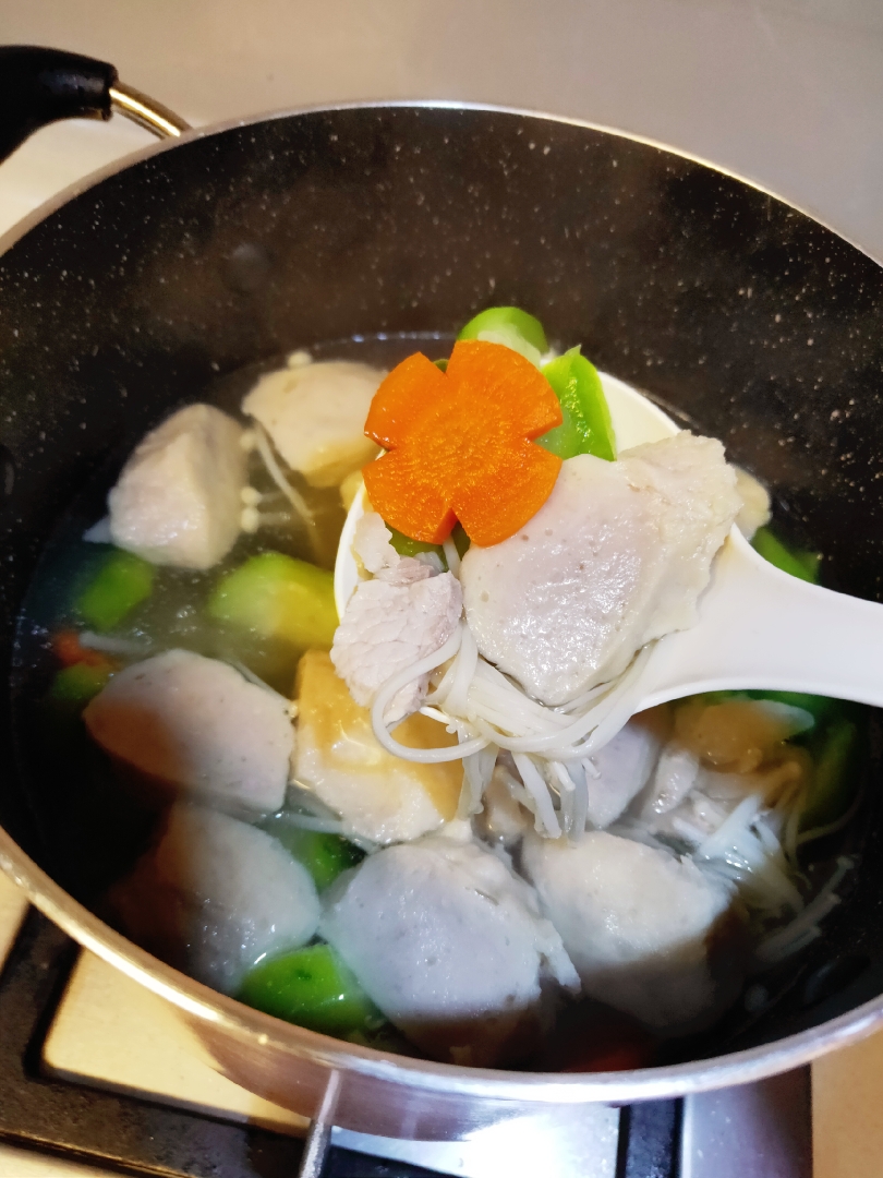 肉丸金针菇瘦肉丝瓜汤