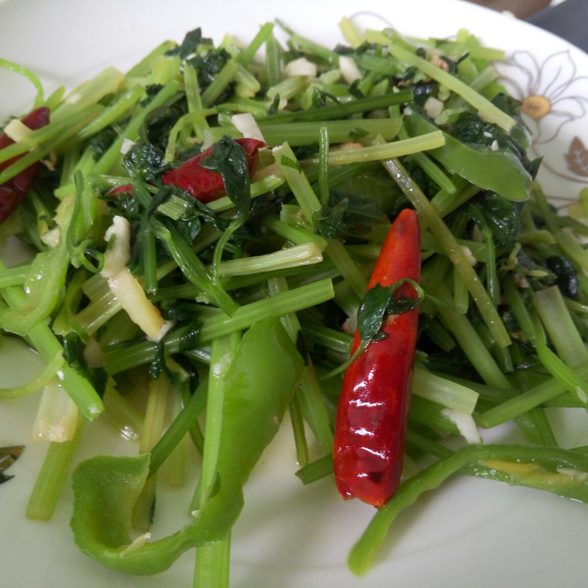 清炒芹菜