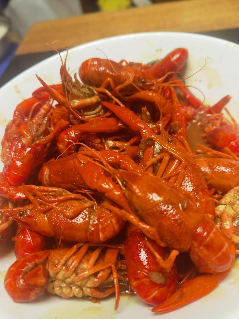 让人忍不住吮手指的红烧龙虾的做法