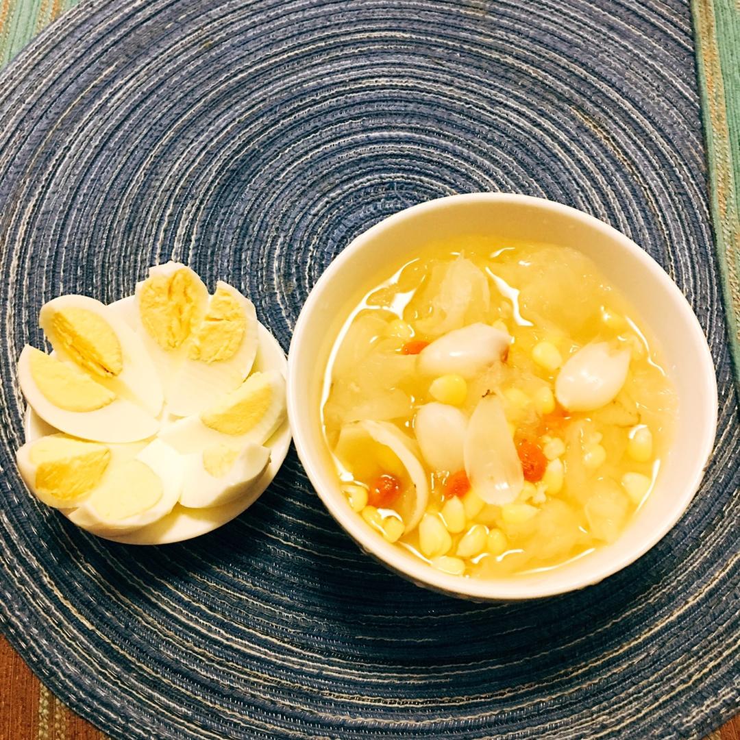 银耳莲子羹～出胶有妙招