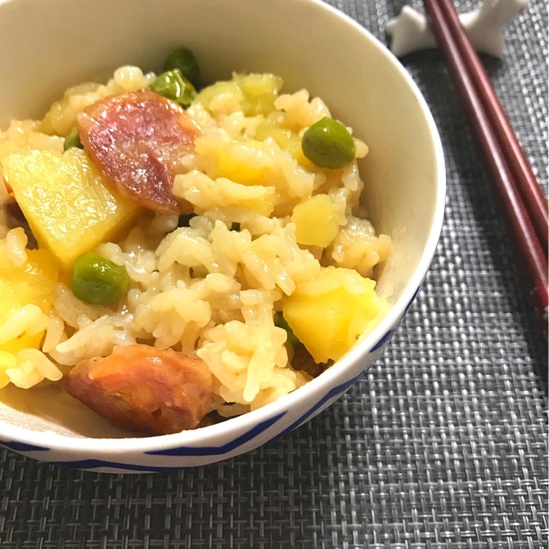 香菇腊肠土豆焖饭
