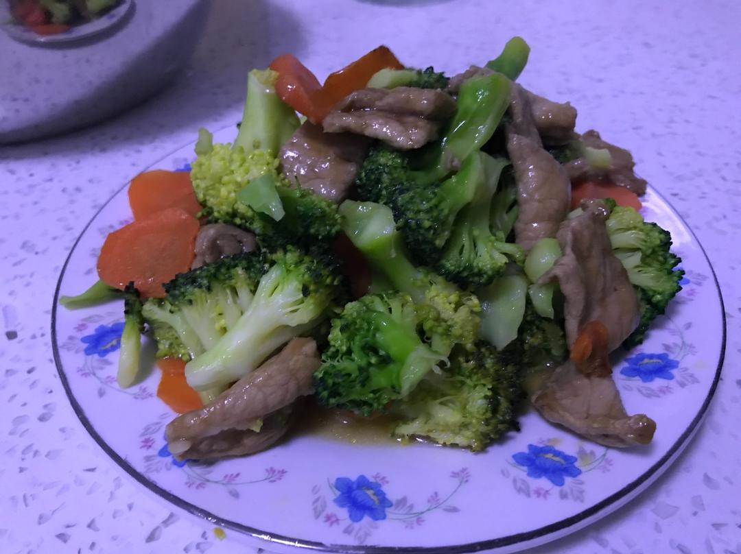 西兰花胡萝卜炒肉