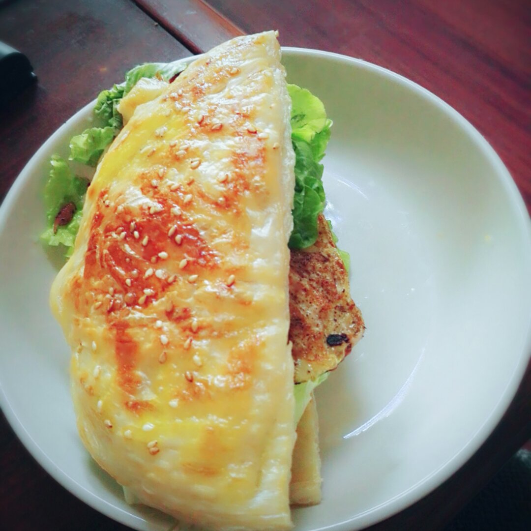 飞饼版培根鸡蛋汉堡