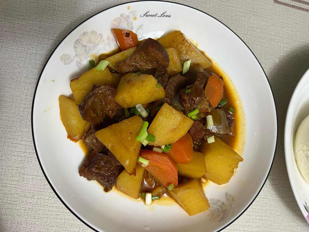 胡萝卜土豆烧牛腩