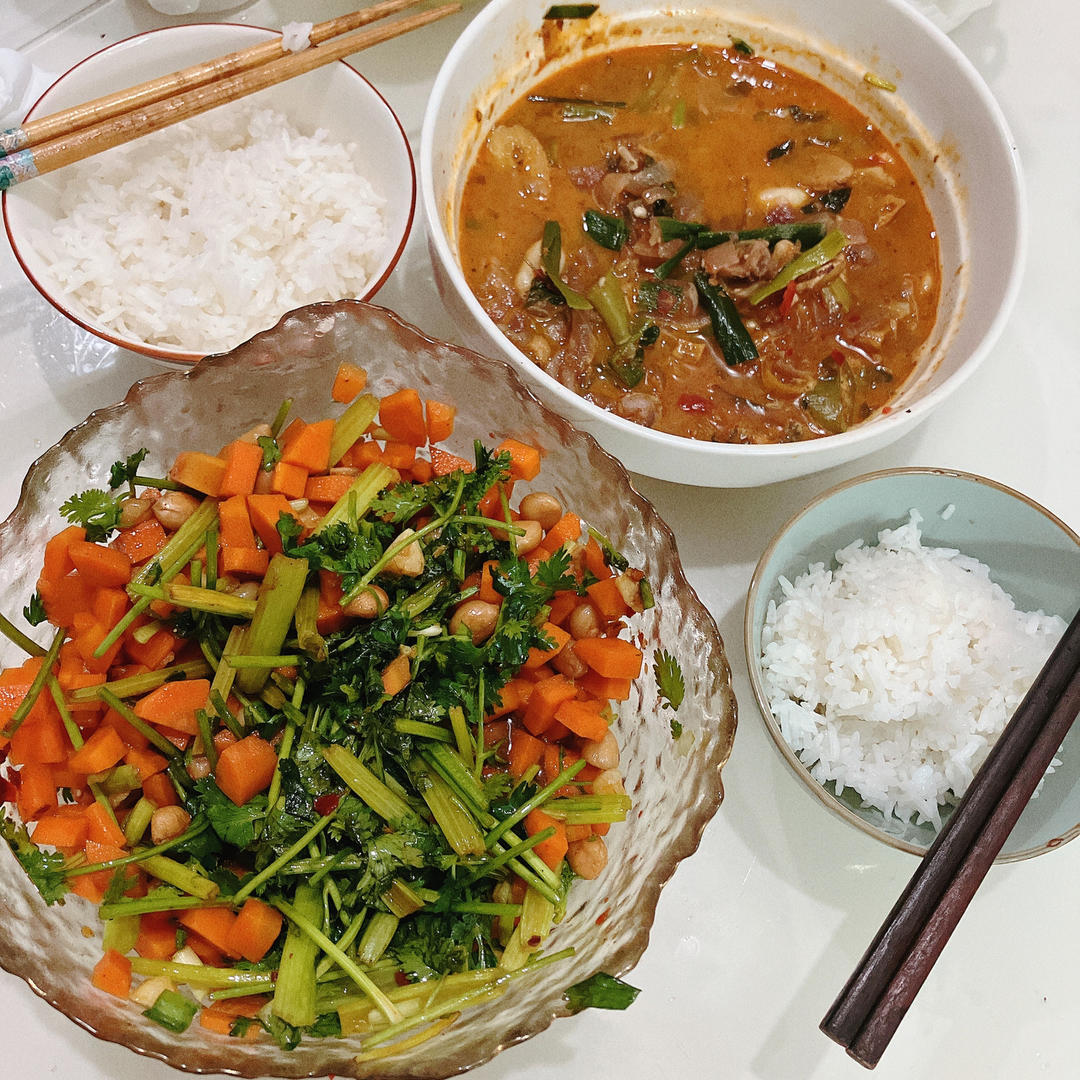 凉拌芹菜花生米胡萝卜