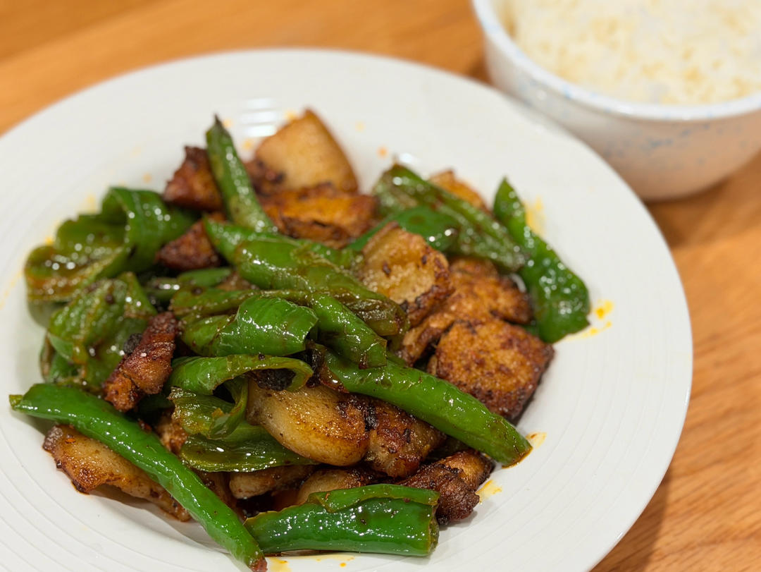 成都人家里的青椒回锅肉