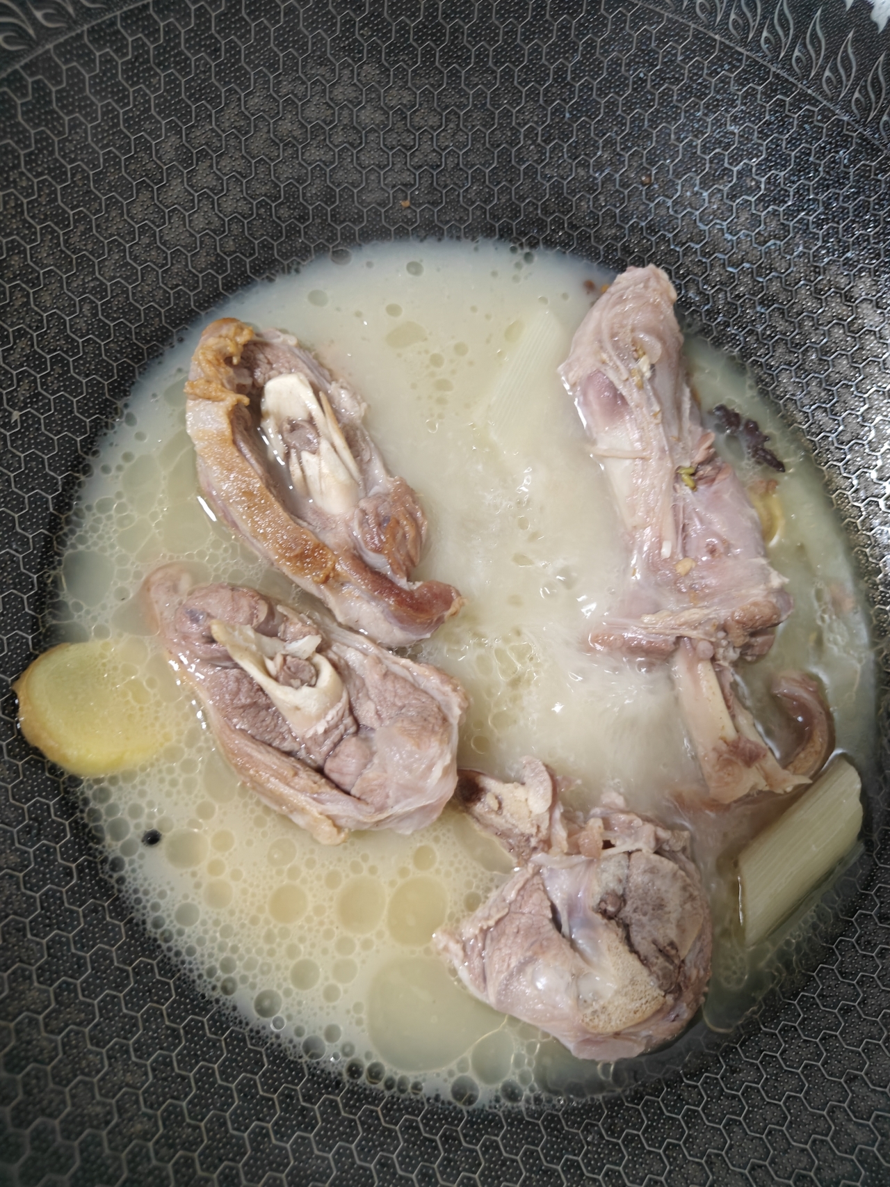 清炖羊肉汤（汤白味美）的做法