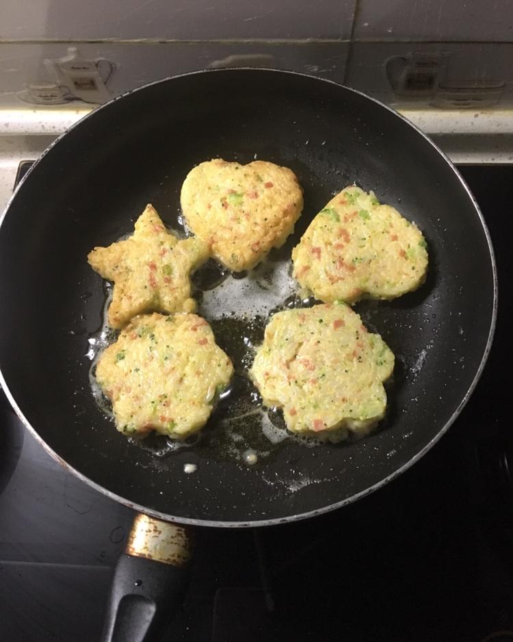 米饭蛋饼（剩米饭煎蛋饼）