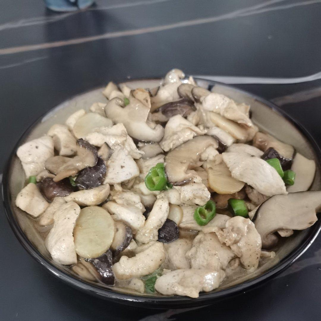 低卡好吃不胖的鸡胸肉炒香菇❗️