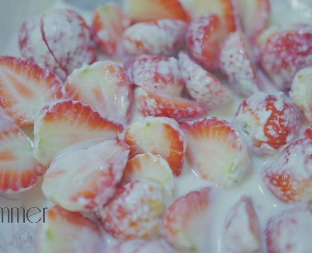 酸奶草莓雪糕和奇异果雪糕的做法