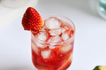 草莓微醺气泡酒，果香清爽喝不醉