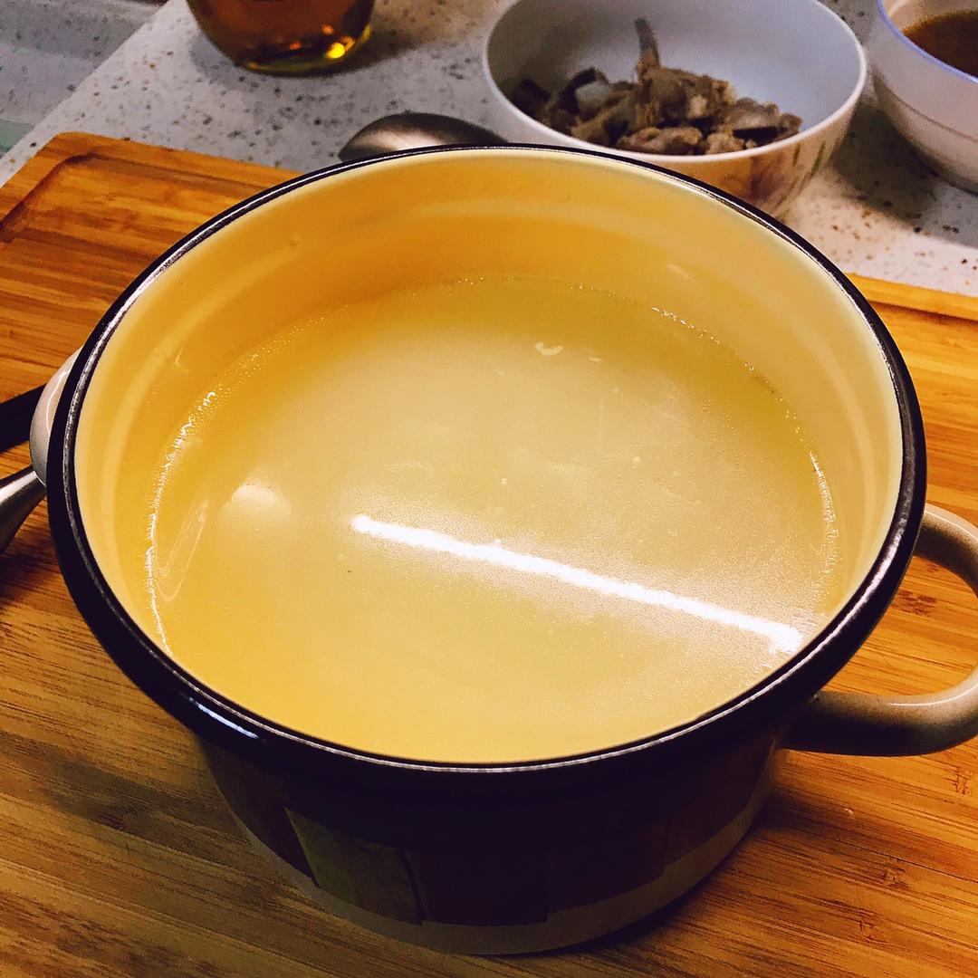 葱的花做的猪骨高汤