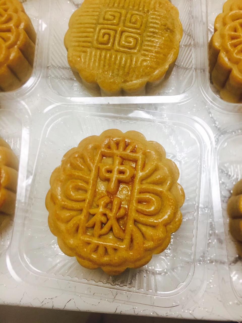 广式月饼—蛋黄莲蓉月饼