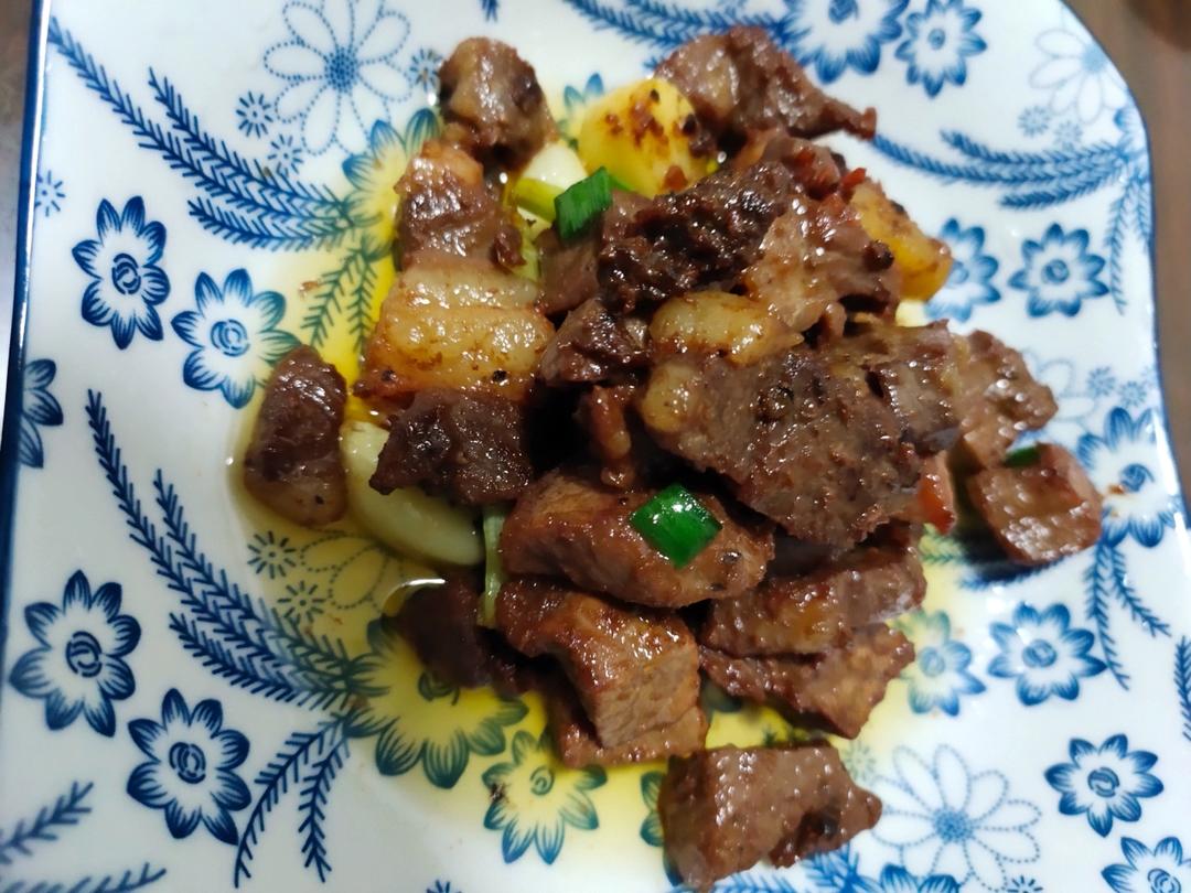听起来就很好吃的黑椒蒜子牛肉粒