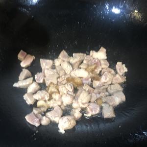 蚕豆炒肉（做法简单味道很赞）的做法 步骤3