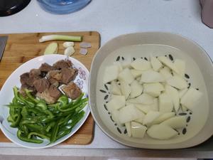 🔥土豆炖牛腩🔥只需十二步，简单方便，家常菜。的做法 步骤3
