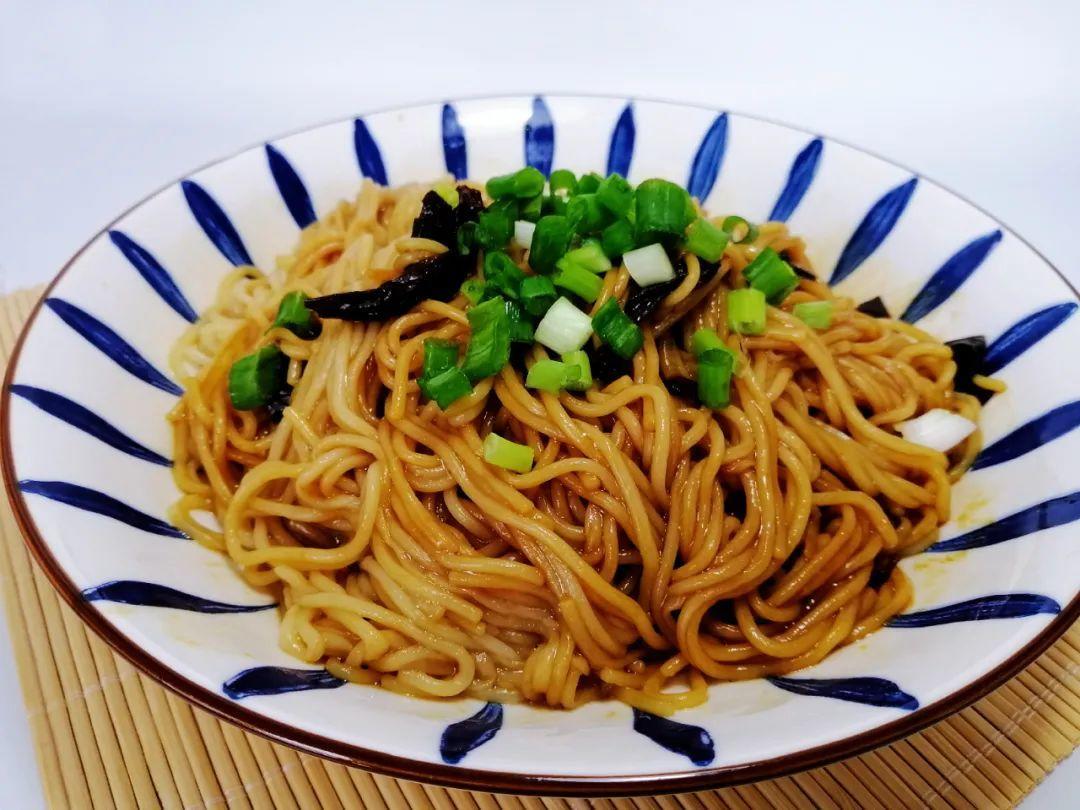 餐厅都拿它当招牌！在家就5分钟，浓油赤酱、香气浓郁，一碗根本不过瘾