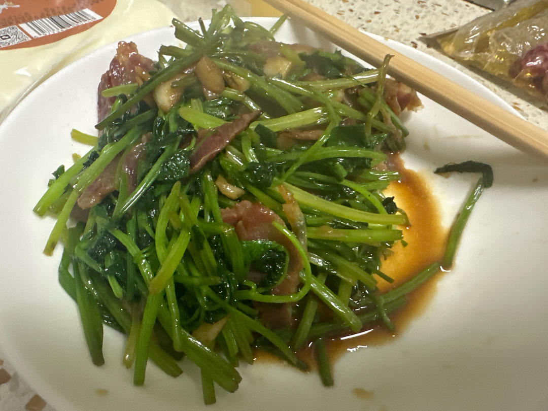 快炒西芹（芹菜）炒腊肠手残也能做