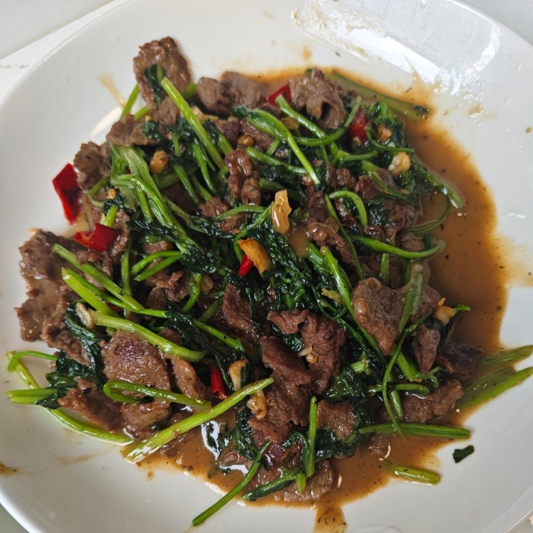 香菜爆炒牛肉（主打嫩）