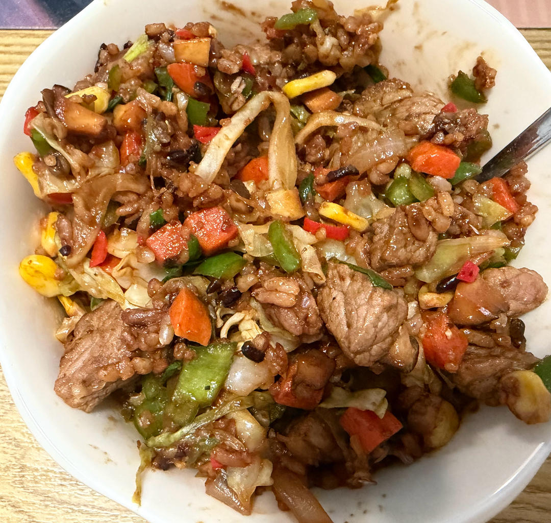 孩子最爱吃香喷喷的牛肉粒炒饭