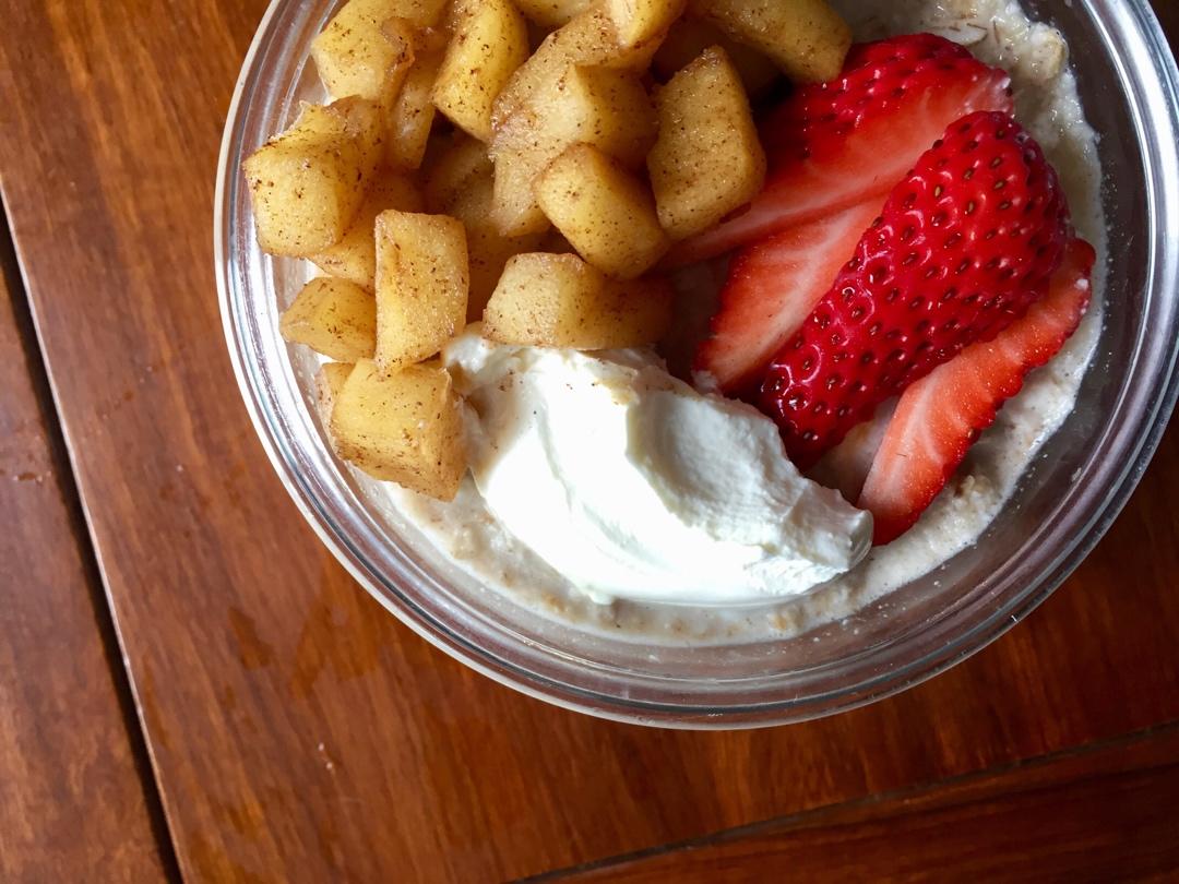 【健康三餐】苹果派口味的隔夜燕麦Apple Pie Overnight Oats