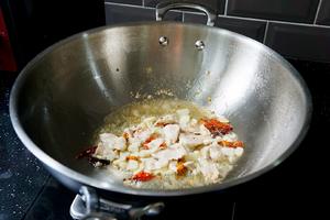 干锅有机花菜的做法 步骤2