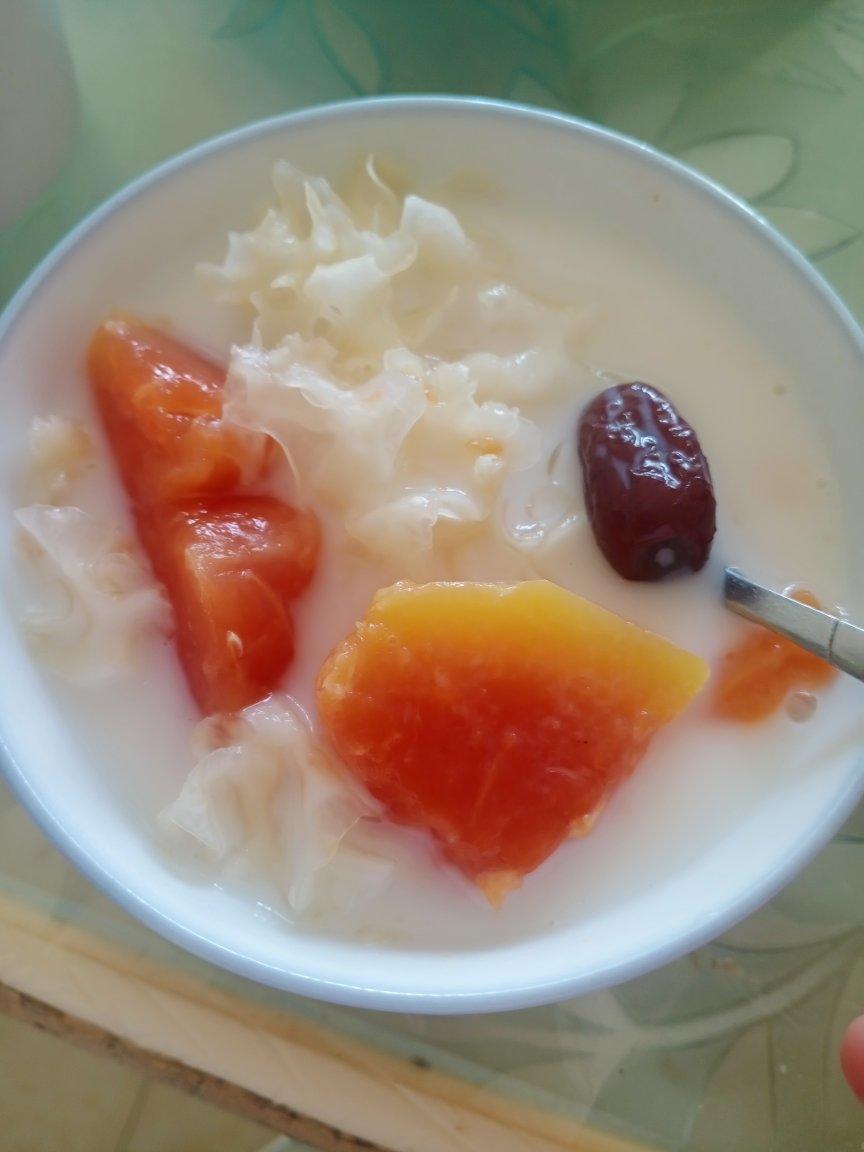 木瓜牛奶银耳汤，美白养颜必喝