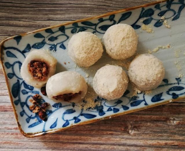 制作过程不黏手的红豆糯米糍的做法