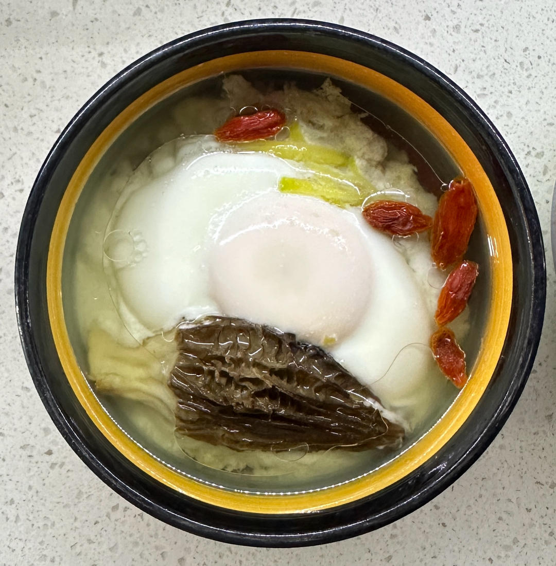 羊肚菌炖排骨汤