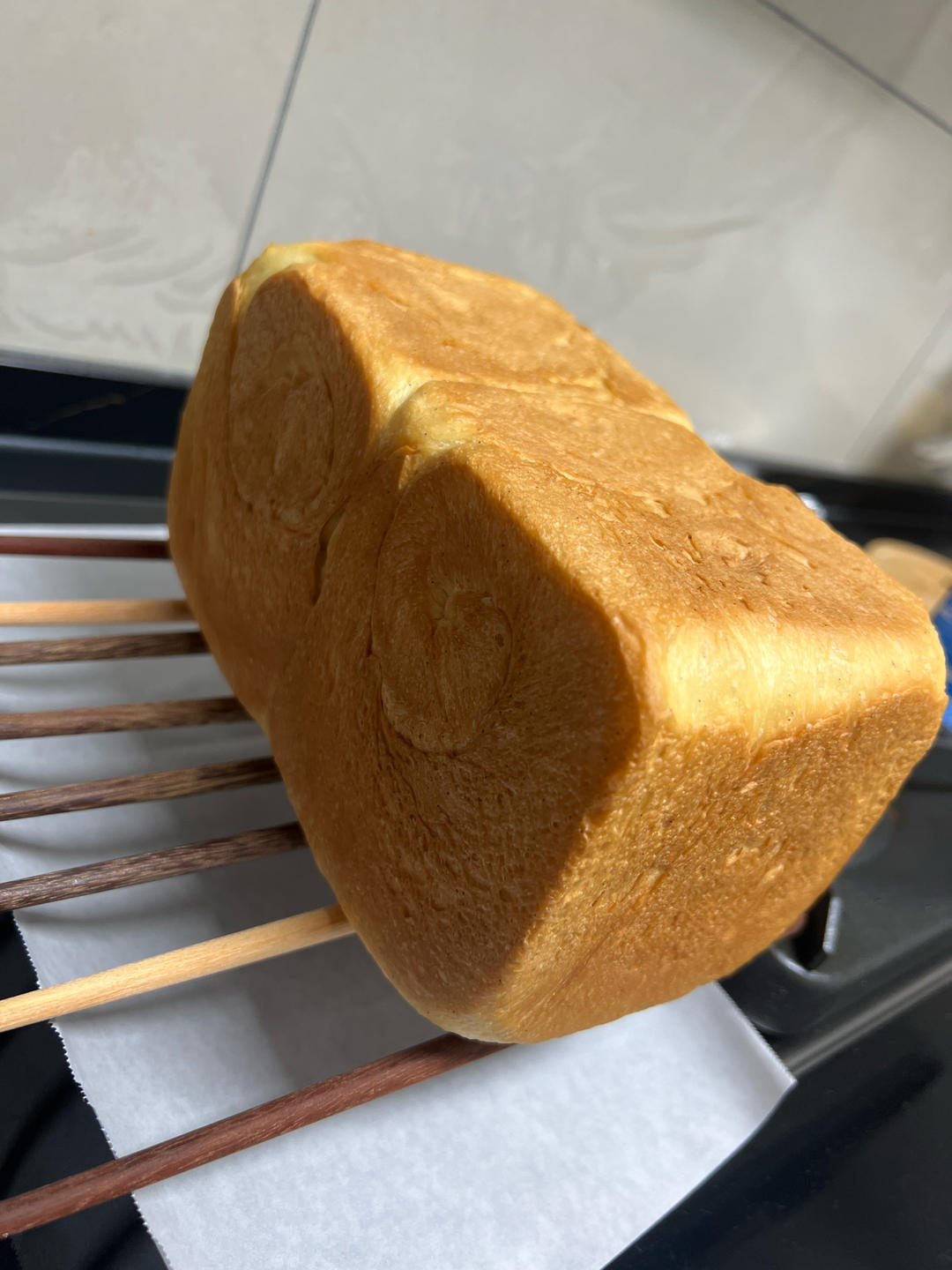 用烤箱自己做面包--手工牛奶吐司面包