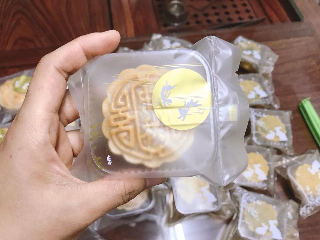 广式月饼—蛋黄莲蓉月饼