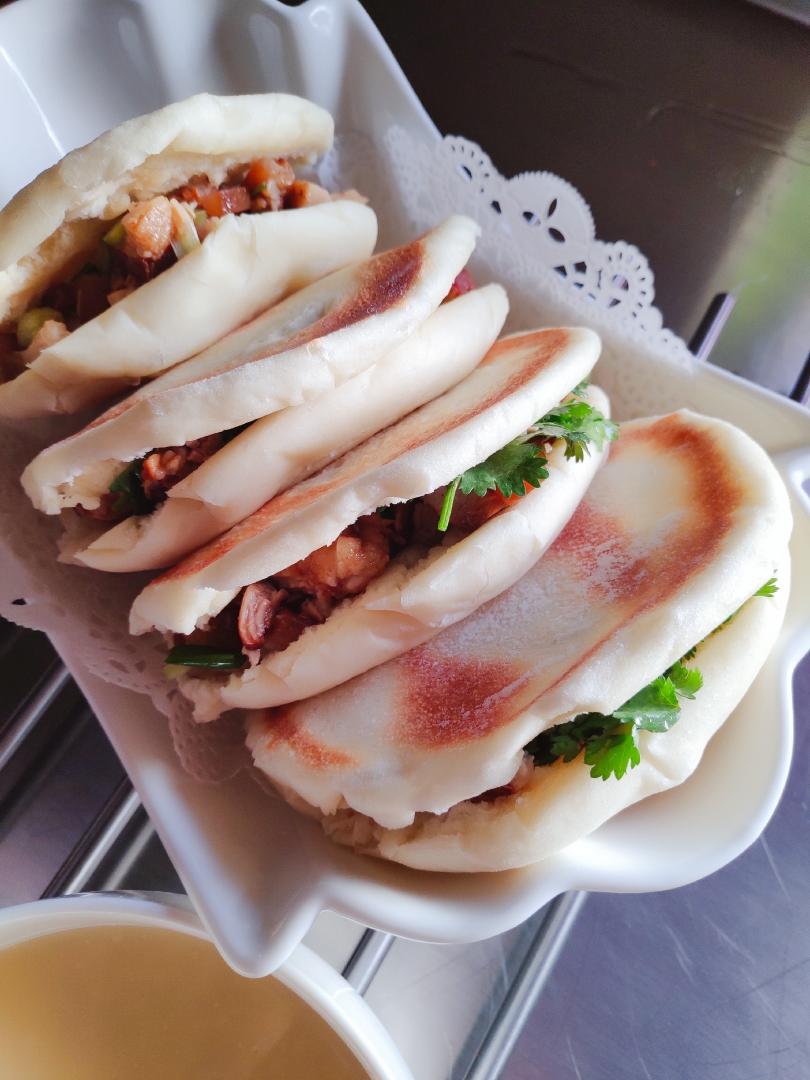 袁豆豆～肉夹馍（饼和肉的做法）的做法