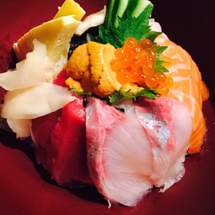 牛油果爱上夏天的三文鱼