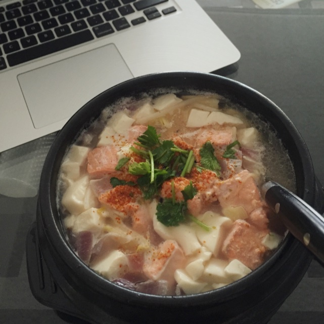 石锅三文鱼豆腐汤