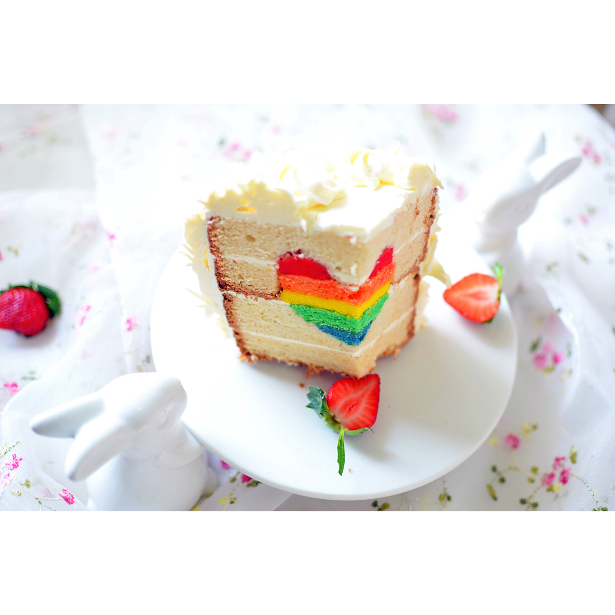 彩虹3D立体爱心蛋糕