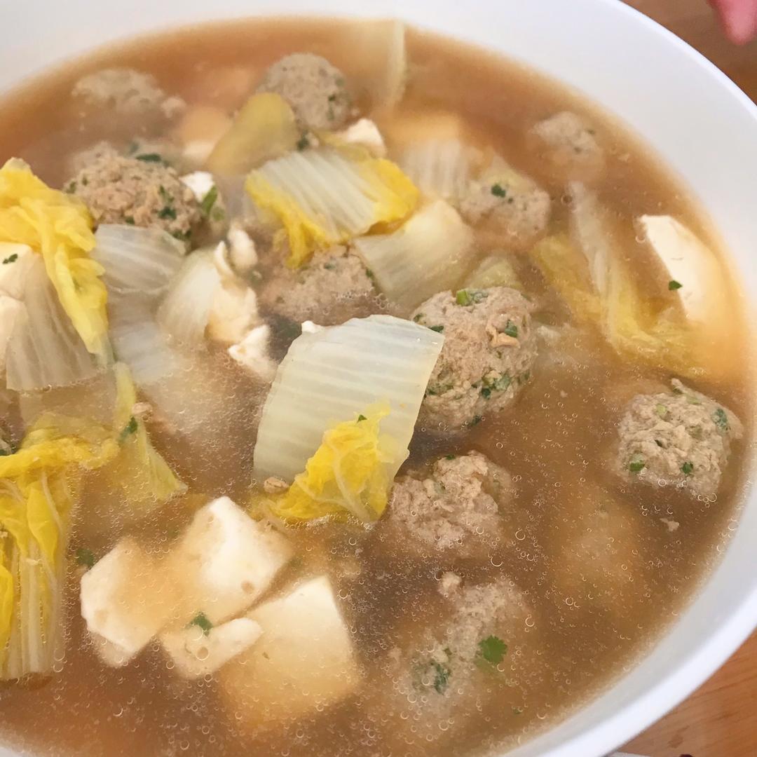 香菜丸子白菜豆腐汤