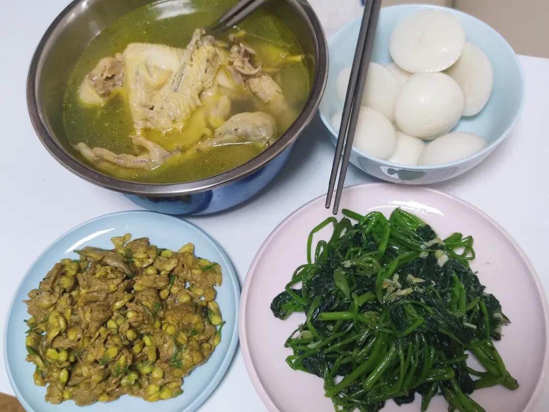 清香扑鼻的茉莉花炒蛋，地道云南菜～！