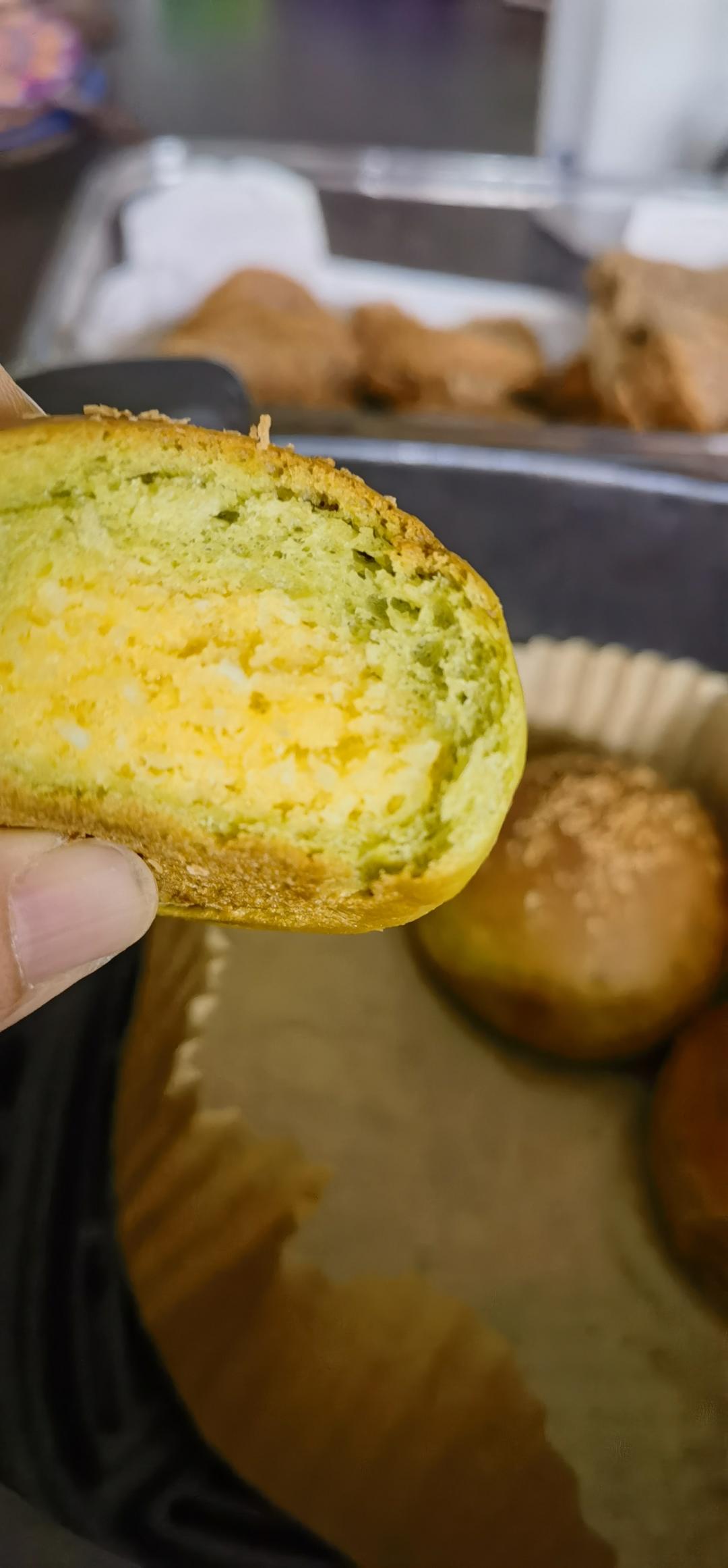 柔软美味‼️斑斓椰蓉小餐包