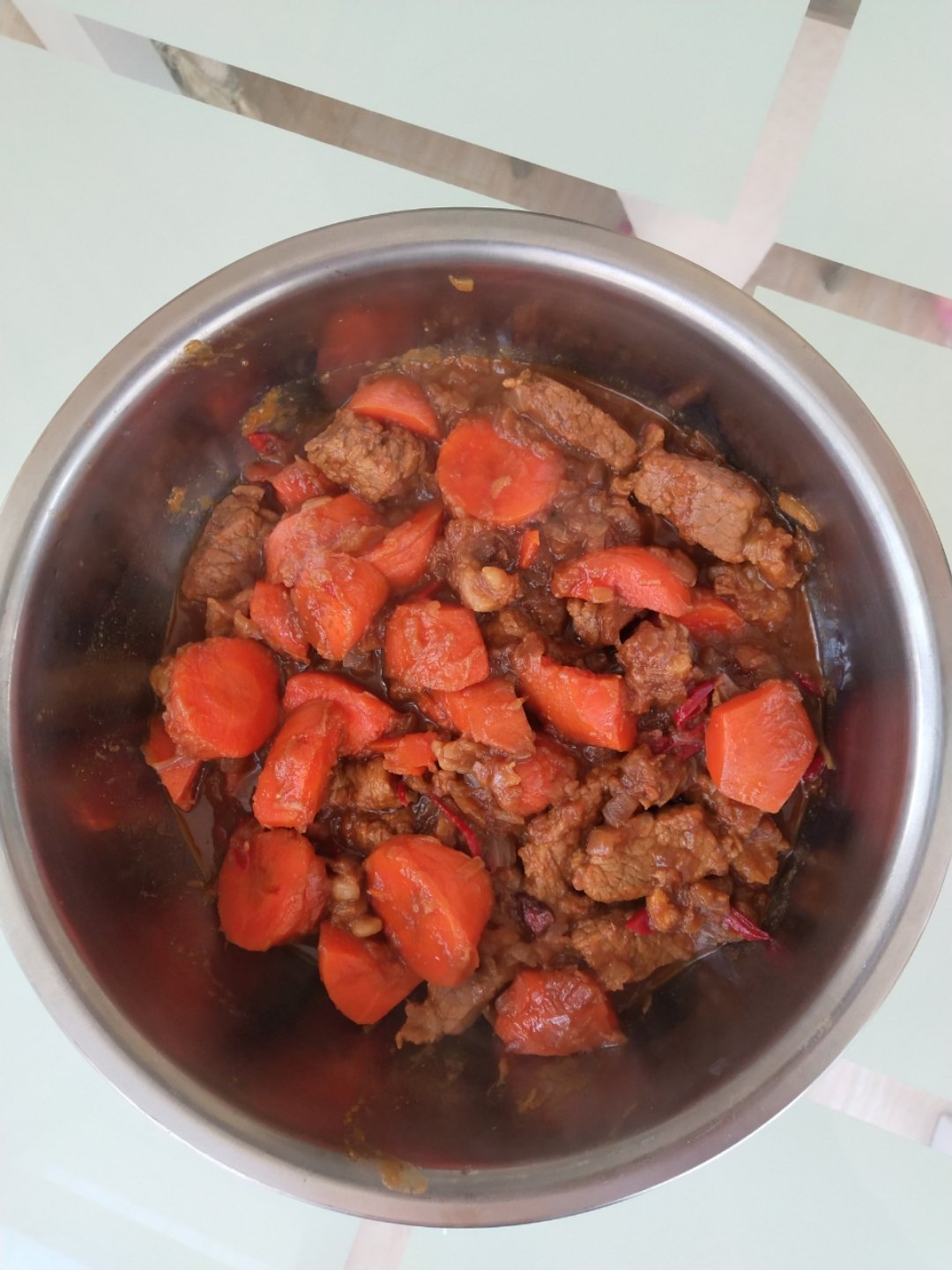 铸铁锅版牛肋条焖胡萝卜土豆