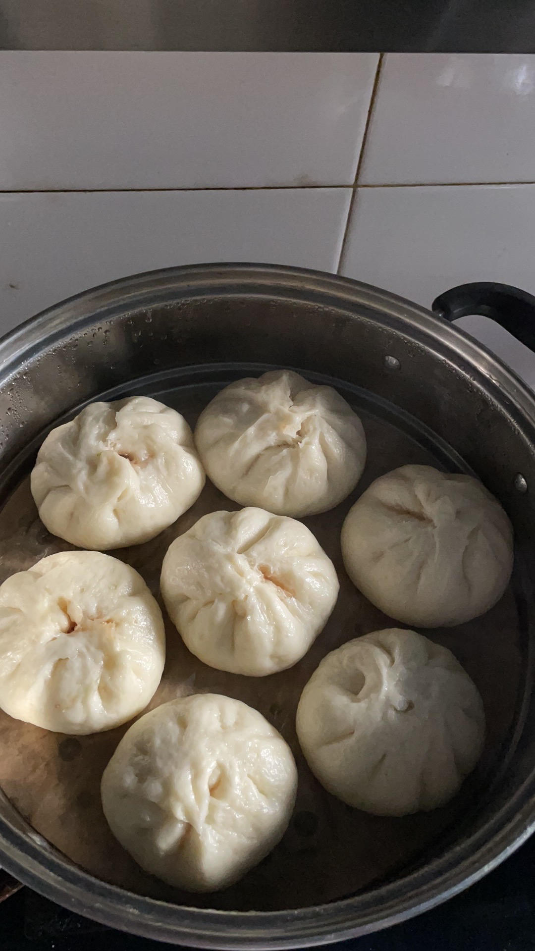 松软多汁的肉包子