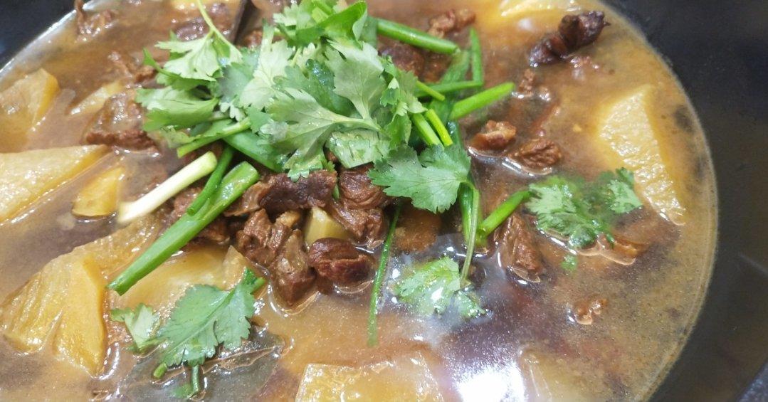 白萝卜焖牛腩