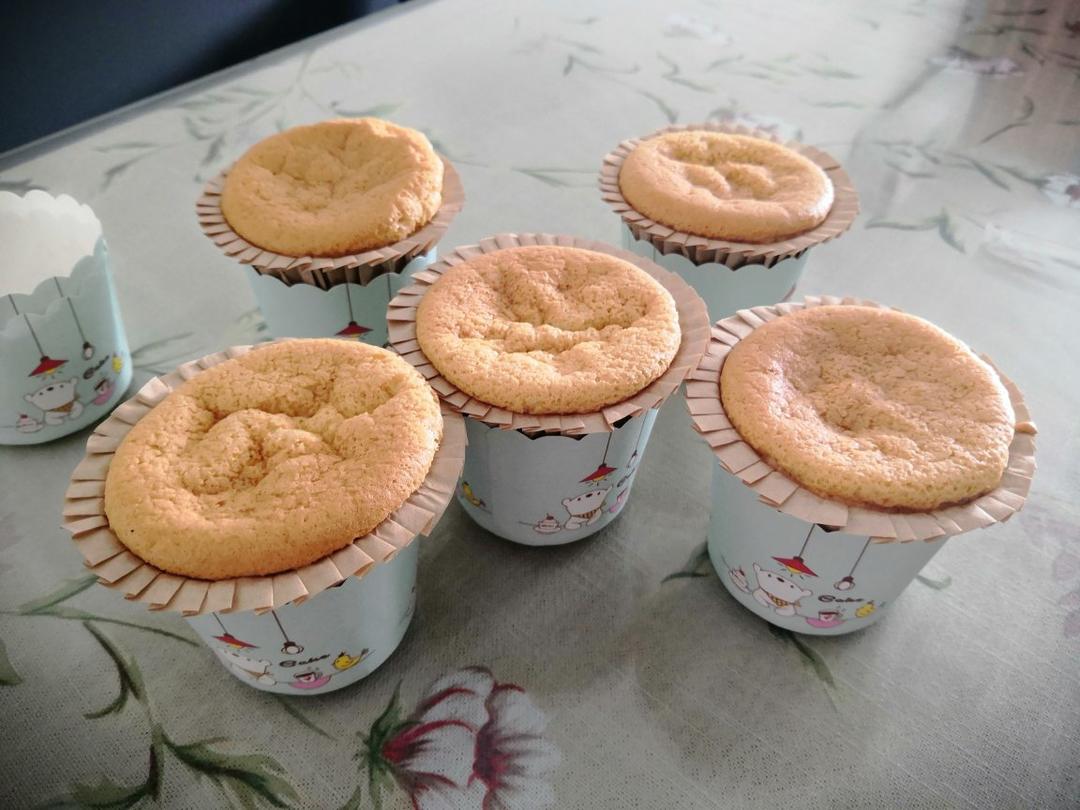 戚风小纸杯蛋糕