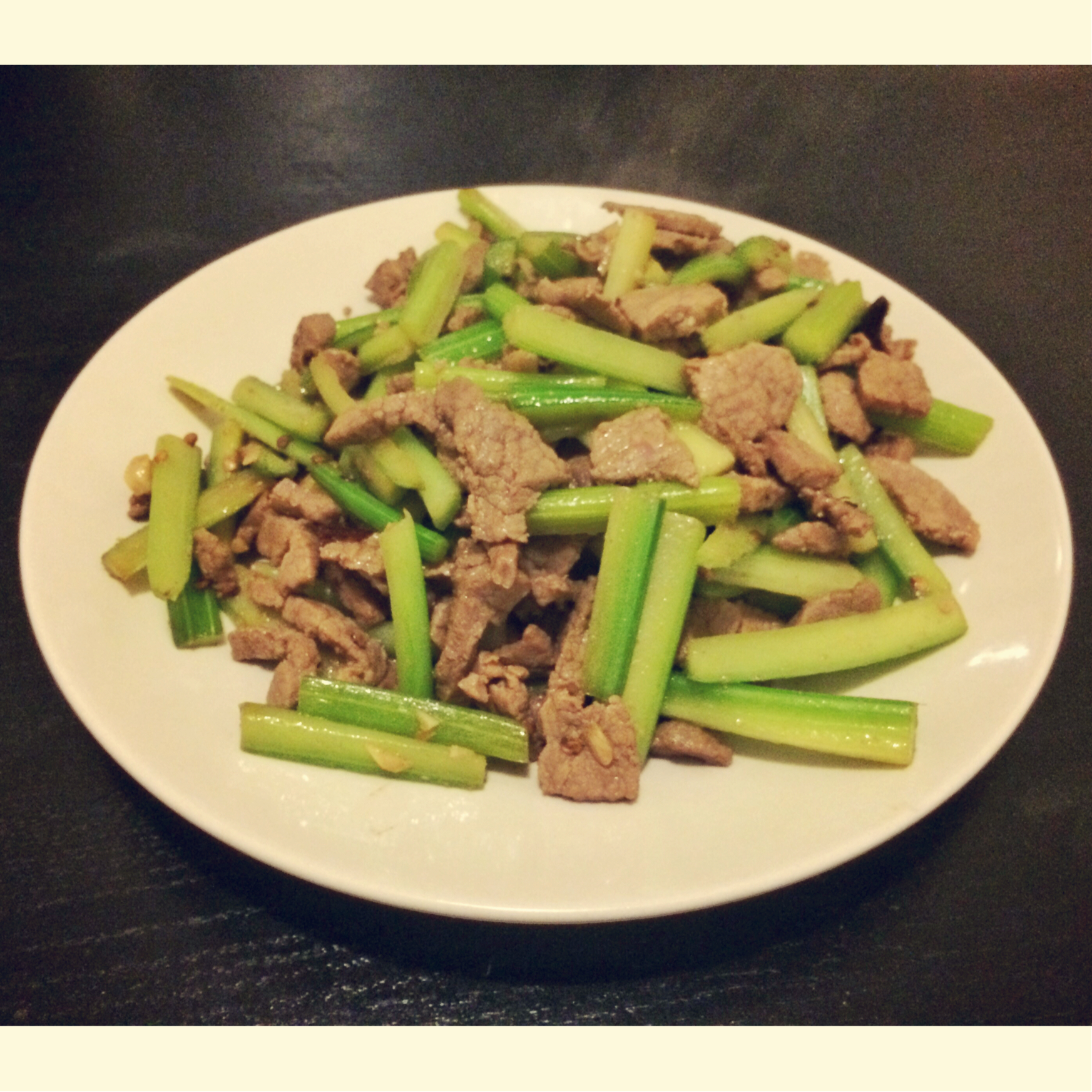 湘菜口味的芹菜炒牛肉