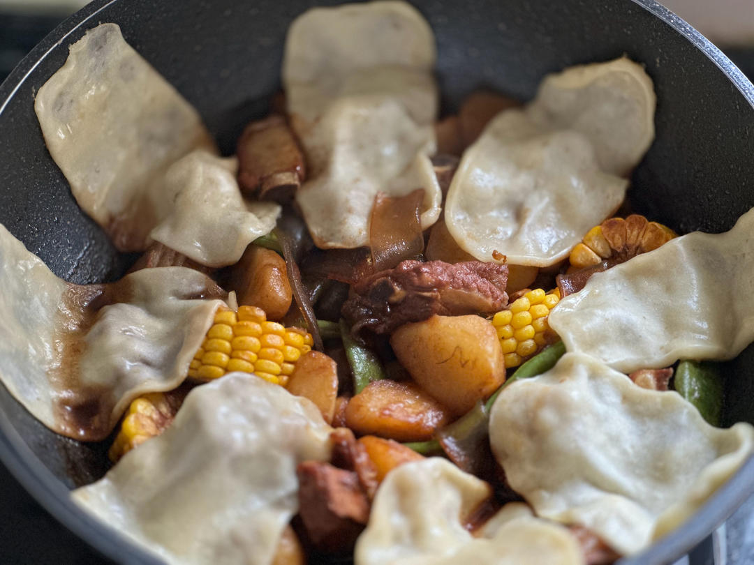 地锅鸡，教你贴饼子好吃的小技巧~